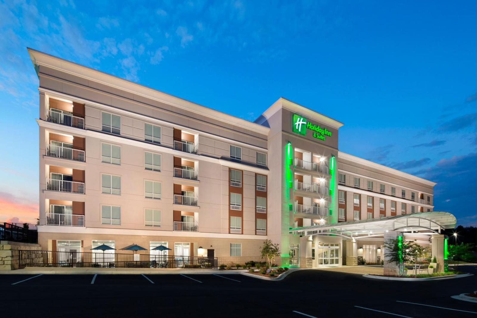 Holiday Inn & Suites Arden-Asheville Airport