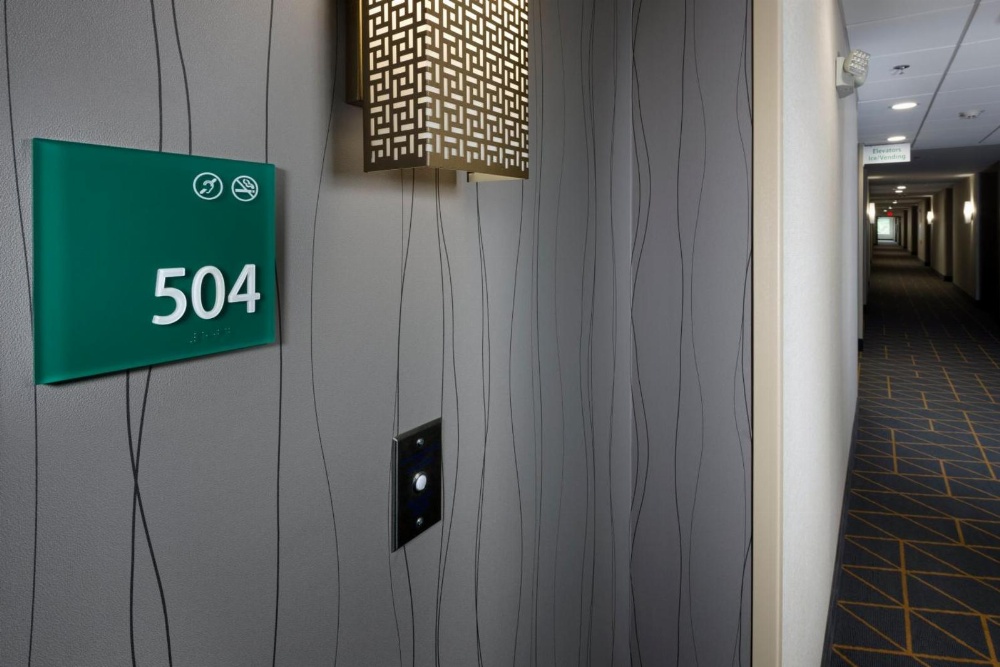 Holiday Inn & Suites Arden-Asheville Airport