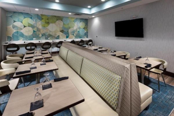 Holiday Inn & Suites Arden-Asheville Airport image 17